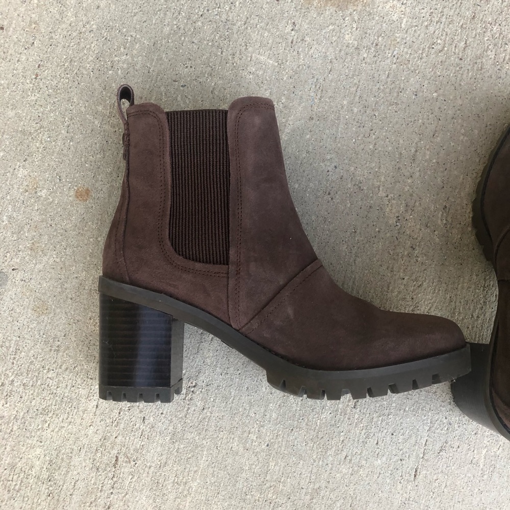 Ugg Women’s Hazel Chelsea Boot (Pinewood)